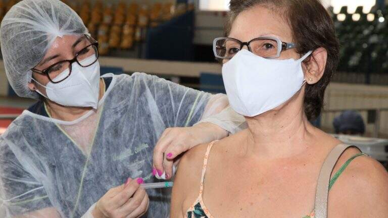 Campo Grande vacinou mais de 17 mil pessoas contra coronavírus no fim de semana