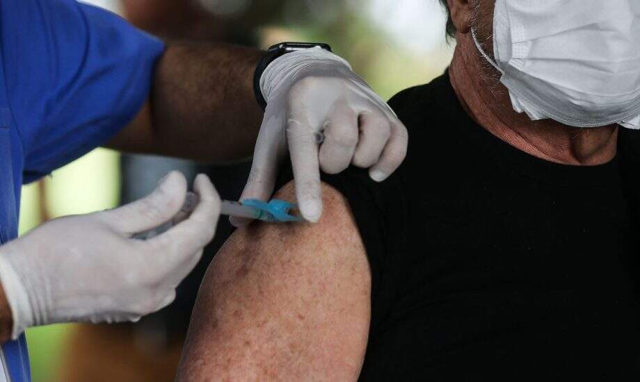 Dourados convoca idosos e profissionais de saúde para 2ª dose da vacina contra a Covid