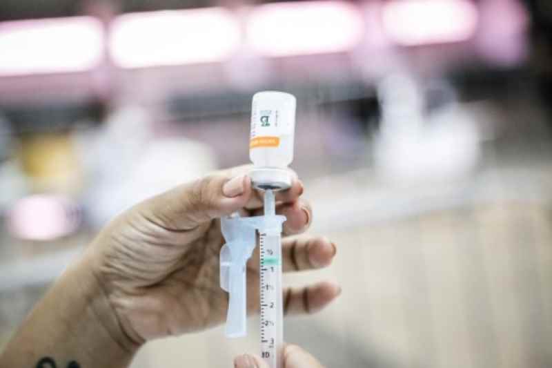 Confira quem vacina contra a covid-19 neste domingo em Campo Grande