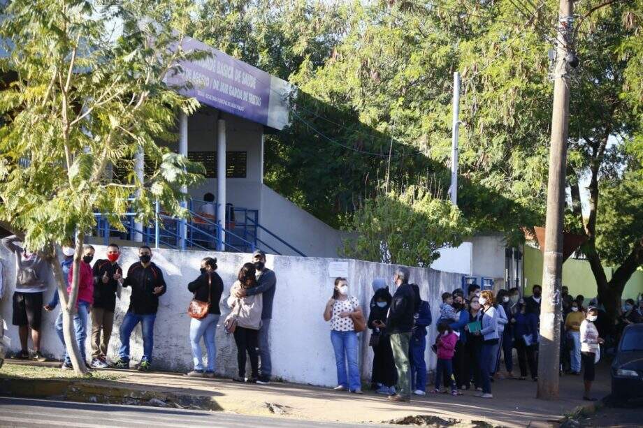 Com procura 3 vezes maior nesta terça-feira, vacinação contra a gripe enche postos em Campo Grande