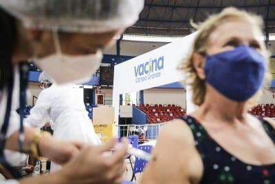 Após dois meses, 12 cidades de MS não vacinaram nem metade do grupo prioritário contra Covid-19