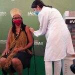 Técnica de Enfermagem de 50 anos é a primeira indígena do país vacinada contra a Covid-19