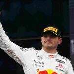 Verstappen volta à liderança da F1, mas Hamilton ganha impulso