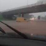 VÍDEO: Chuva alaga ‘ponto inesperado’ em viaduto na saída para Três Lagoas