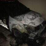 Polícia investiga se incêndio criminoso destruiu viatura na garagem de delegacia em MS