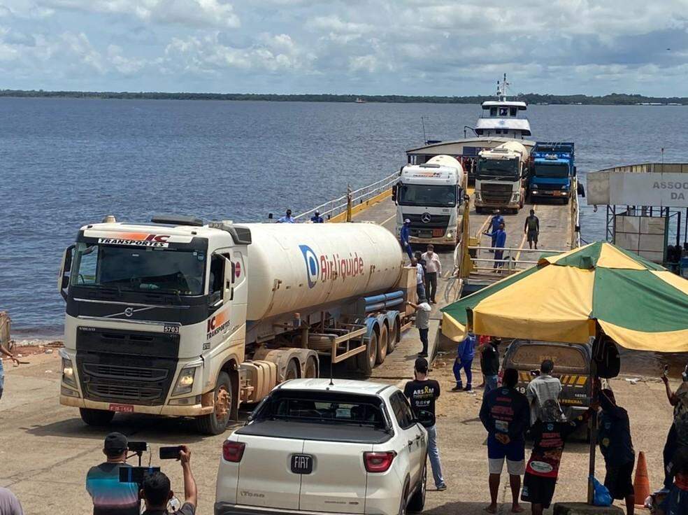 Com atraso devido a chuva, comboio com 160 mil m³ de oxigênio chega em Manaus