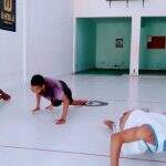 Projeto oferece aulas de muay thai, dança e atendimento psicológico no Los Angeles