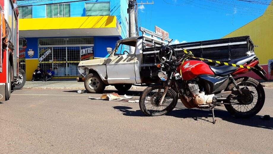 Motociclista fica em estado grave após colisão com caminhonete na Rachel de Queiroz