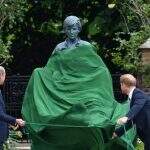 Harry e William inauguram estátua da princesa Diana