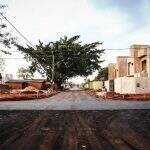 Quem despeja água na rua e danifica asfalto novo pode até ser multado em Campo Grande