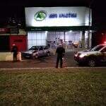 Casal fica ferido em colisão de Fiat Uno contra mureta perto do Terminal Morenão