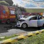 VÍDEO: Para ferir a esposa, motorista embriagado atravessa canteiro e joga carro contra ônibus