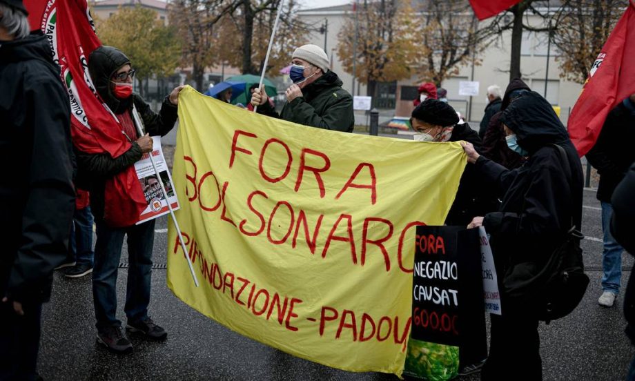 Bolsonaro é recebido sob gritos de apoio e protesto em cidade italiana