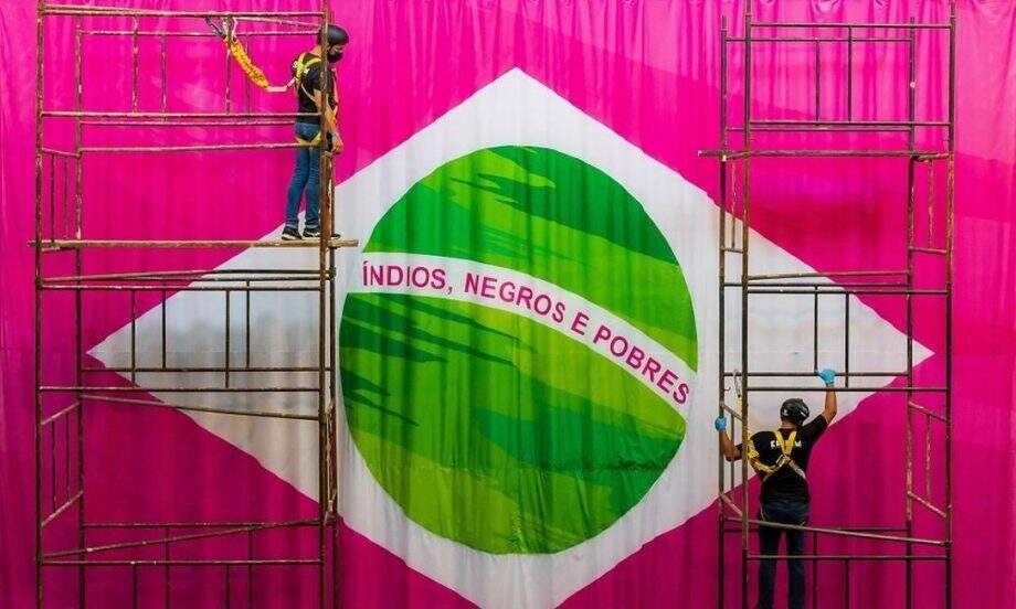 Bandeira do Brasil ‘índios, negros e pobres’ vai para museu de arte moderna do Rio