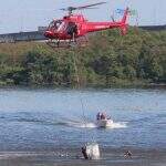 Retirado do mar helicóptero da PM que caiu na Baía de Guanabara
