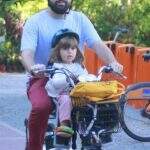 Duvivier quebra isolamento e passeia de bicicleta com a filha
