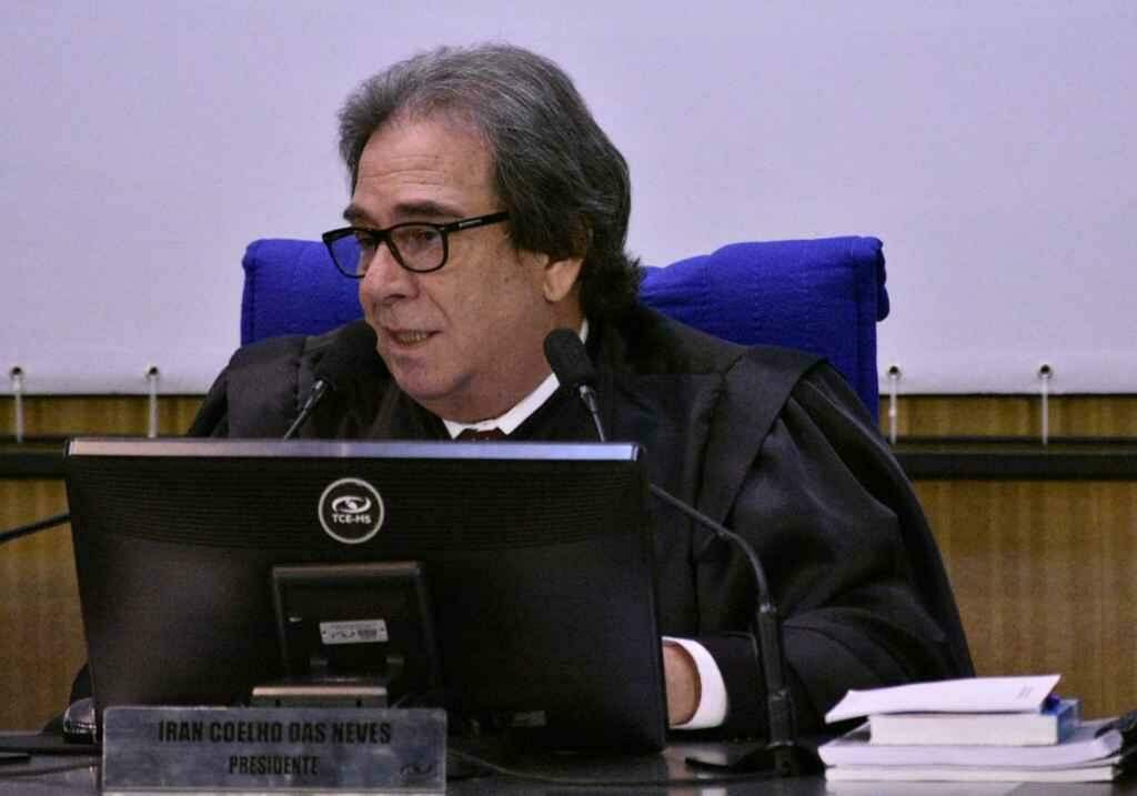 Sessão foi comandada pelo presidente do TCE-MS