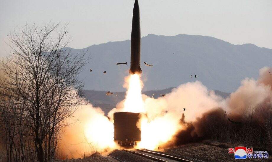 Coreia do Norte dispara mais 2 mísseis e EUA condenam série de testes