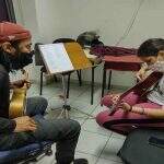 Quer estudar música? De bateria a ukulele, escola oferece aulas gratuitas em Campo Grande