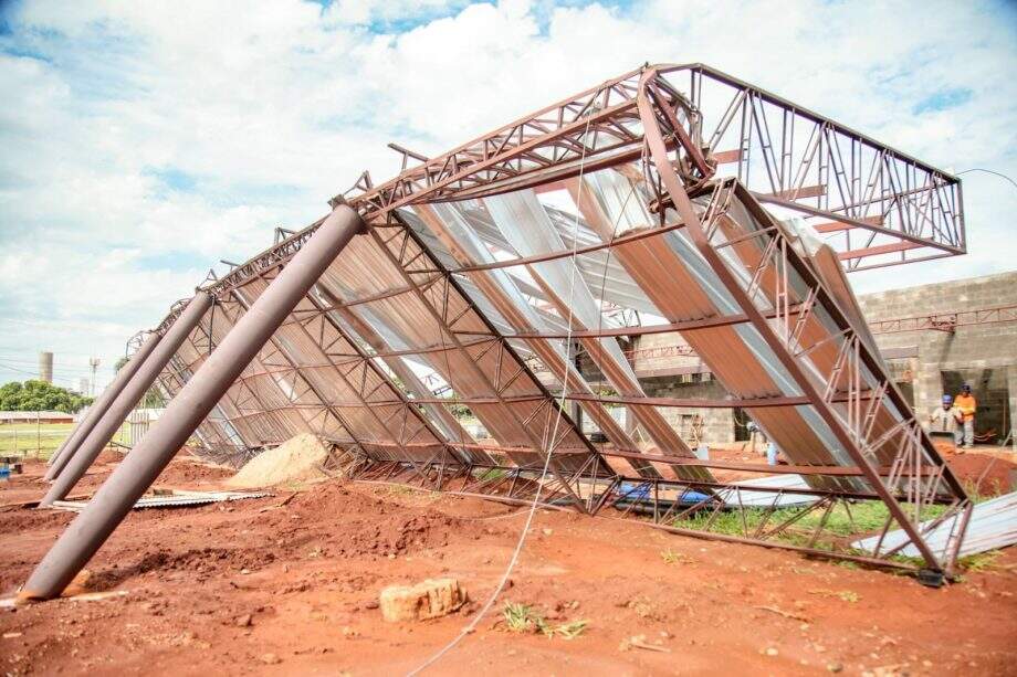 Estrutura do posto totalmente destruída na manhã desta quarta