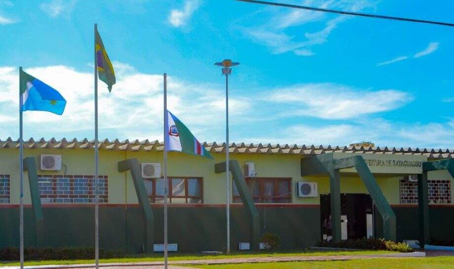 Imagem mostra fachada do município de Bataguassu