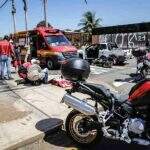 Motociclista que ‘podava’ veículos sofre afundamento de crânio ao atingir picape