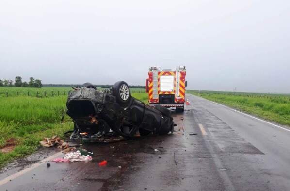 Carro capotou e gestante de 36 anos morreu