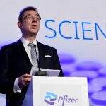CEO da Pfizer diz que vacinação anual seria melhor do que reforços frequentes