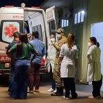 Piloto que teve 90% do corpo queimado em acidente aéreo é transferido de ambulância a Campo Grande