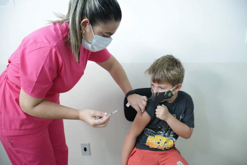 Vacinação em crianças começou nesta terça-feira (18) em Dourados