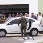 Seis viaturas da PM e duas dos Bombeiros fazem escolta de Bolsonaro em Campo Grande