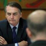 Bolsonaro oficializa novo piso de professores; municípios criticam