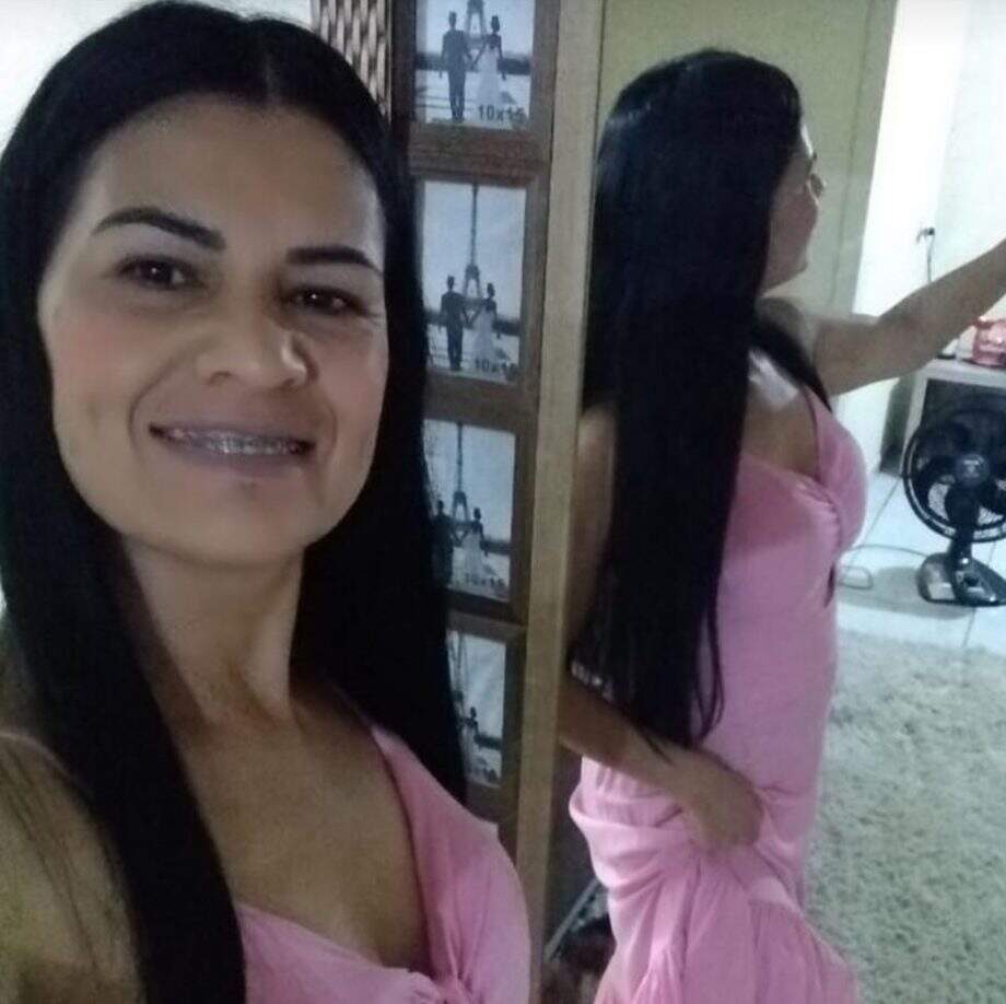 Lourdes de 48 anos