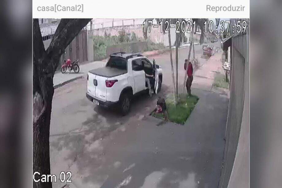 VÍDEO flagra suspeito atirando seis vezes contra casal em Campo Grande