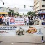 Caminhada contra a dengue alerta moradores para epidemia em Campo Grande