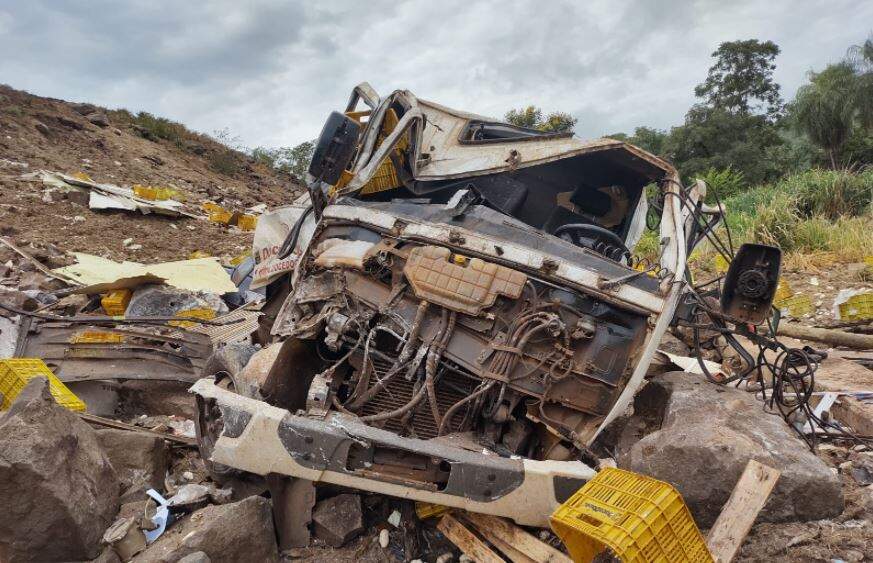 Caminhoneiro morre ao cair em ribanceira na Serra de Maracaju, na BR-060