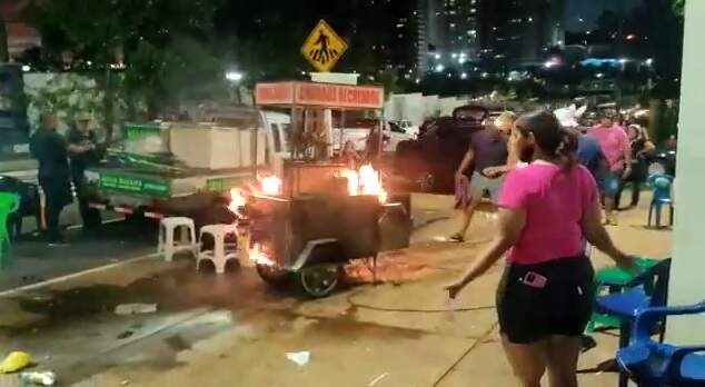 VÍDEO: Única renda da casa, família pede ajuda com vaquinha após carrinho de churros pegar fogo