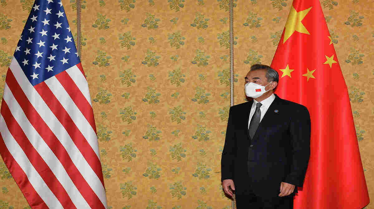 China critica EUA em meio a relatos de retirada de pessoal diplomático
