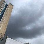 Chuva esperada ameniza ‘calorão’ e Campo Grande registra tempestade neste domingo
