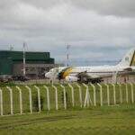 Por causa da chuva, avião de Bolsonaro desembarca na Base Aérea de Campo Grande