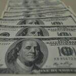 Dólar vai a R$ 5,74 e fecha no maior valor em nove meses