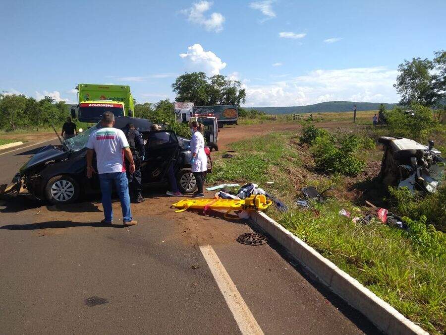 Veículos envolvidos no acidente na BR-060 (Foto: O Pantaneiro)