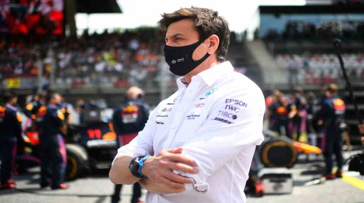 Chefe da Mercedes teme que o título da Fórmula 1 seja decidido em um acidente