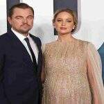 Grávida, Jennifer Lawrence encontra Leonardo DiCaprio em première