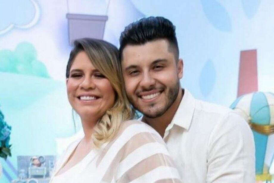 Casal quando o filho Léo ainda estava na barriga da mãe