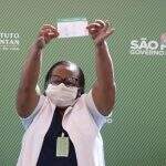 Enfermeira, primeira a ser vacinada, agora vive novo capítulo da pandemia