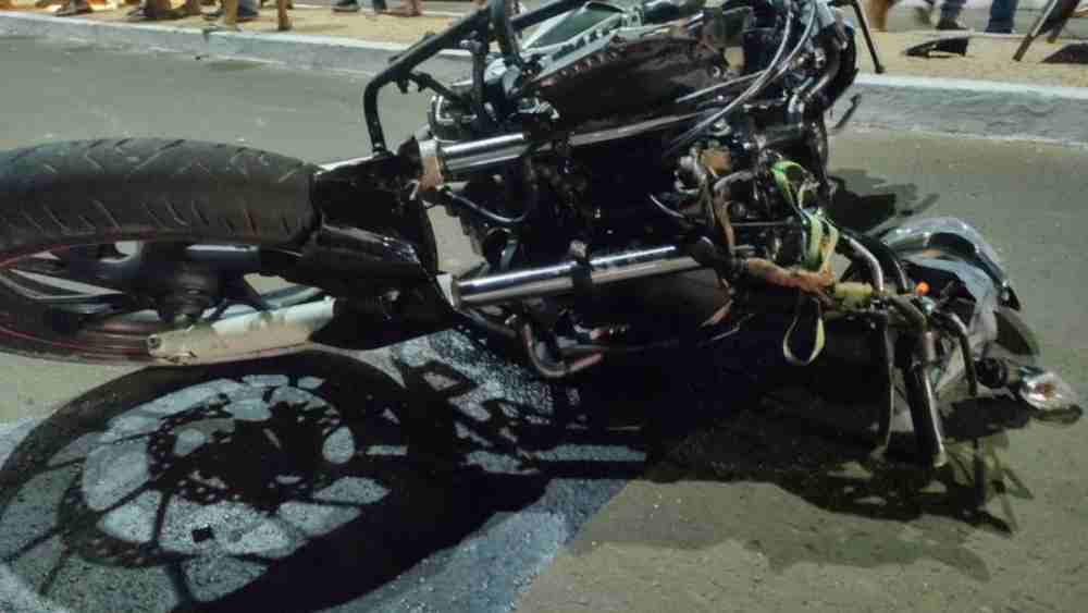 Moto usada pelo rapaz no momento do acidente