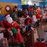 De brinquedos a cesta básica: Papai Noel realiza sonho de 258 crianças de aldeia urbana em Campo Grande