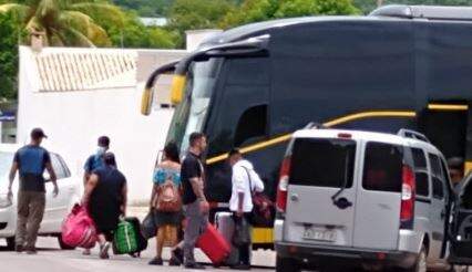 Bolivianos são presos pela PF em ônibus com imigrantes ilegais na fronteira de MS