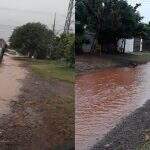 ‘Não é rua, é rio’: Chuva alaga e deixa via intransitável no Nova Campo Grande; Veja vídeo